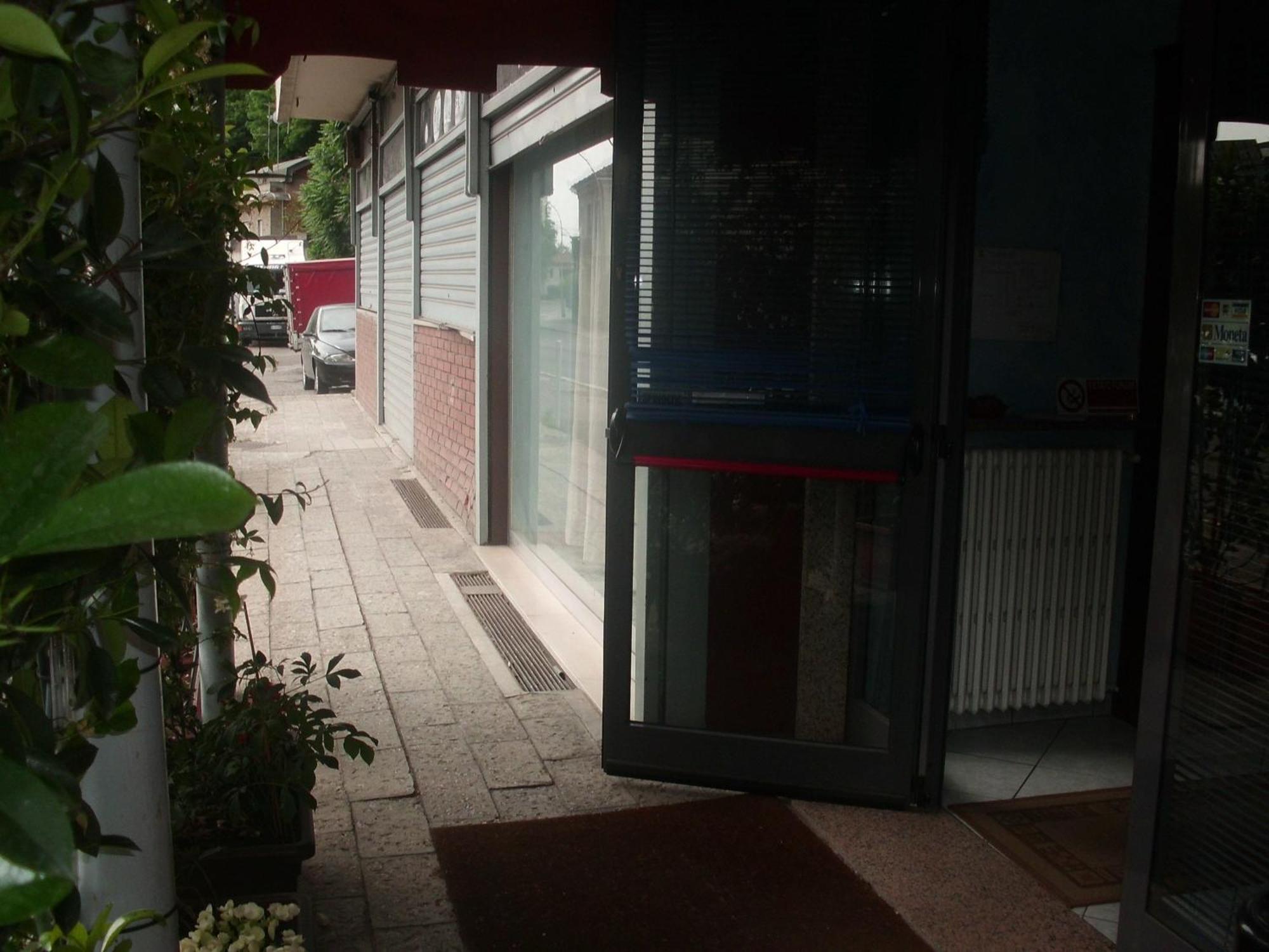 Hotel Lombardia Seveso Exteriör bild