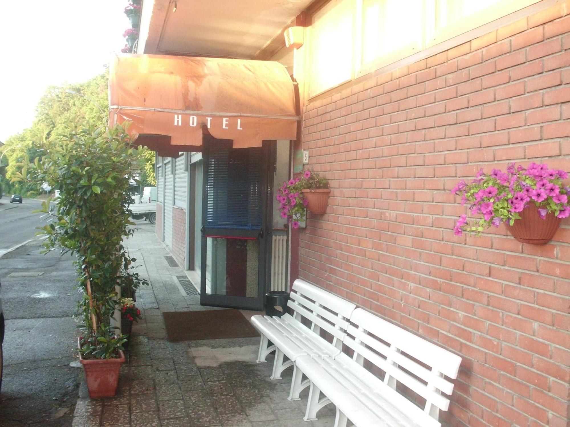 Hotel Lombardia Seveso Exteriör bild