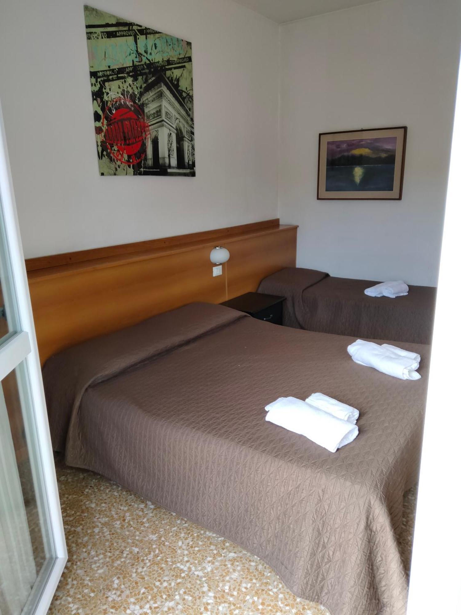 Hotel Lombardia Seveso Exteriör bild