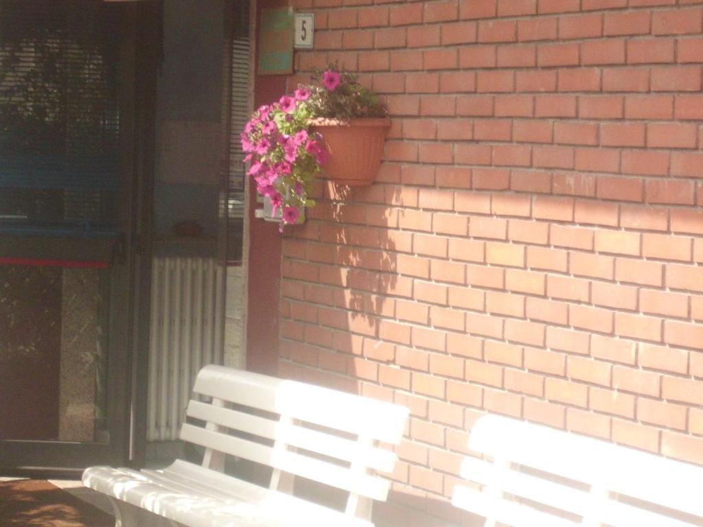 Hotel Lombardia Seveso Exteriör bild
