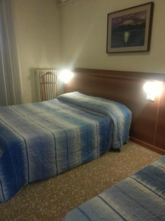Hotel Lombardia Seveso Exteriör bild