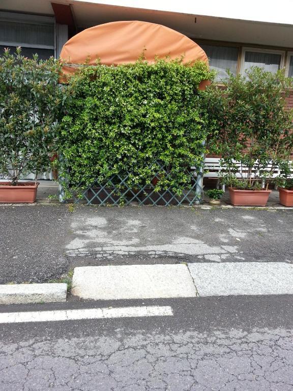 Hotel Lombardia Seveso Exteriör bild