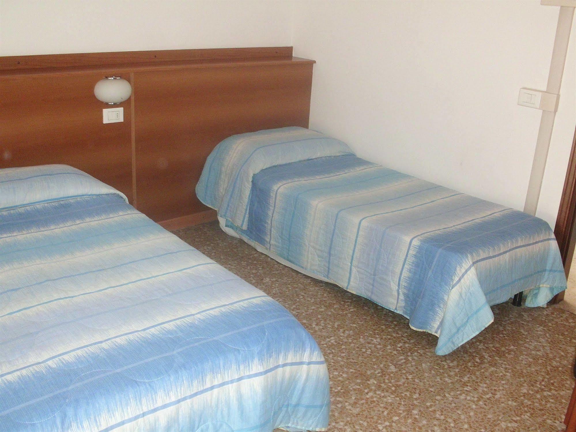 Hotel Lombardia Seveso Exteriör bild