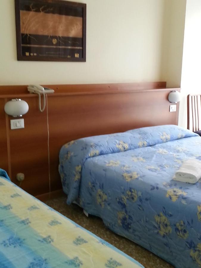 Hotel Lombardia Seveso Rum bild